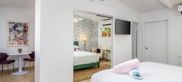 Brigitte Suite · Dog-Friendly Yard, Palm Springs