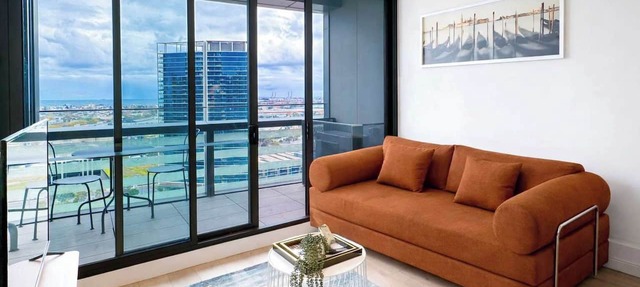 Brilliant Victoria Harbour View Apt Free Parking