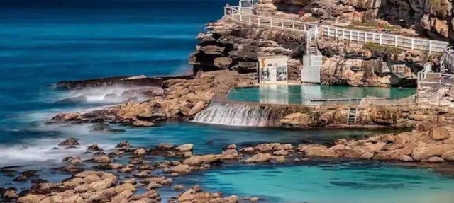 Bronte Beach with views, footsteps to the beach!