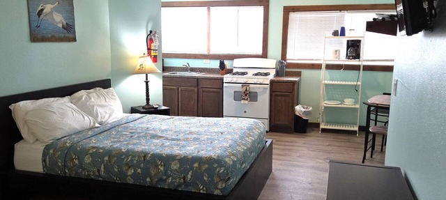 BSI 110-Studio sleeps 2 Adults/2 Kids, Pool, Ocean Views, Walk to Beach, Dogs OK