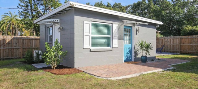 Bungalow Near Downtown Orlando, Winter Park, Major Hospitals, and Disney!