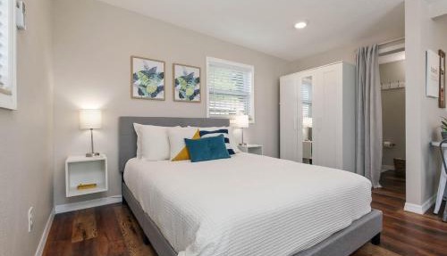 Bungalow near Universal, Disney, and Downtown Orlando