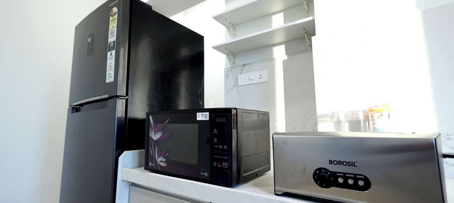 Business lesiure - 3 BHK with Balcony-Chef-Laundry