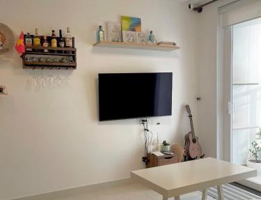Căn hộ 1PN 1WC sofa phòng khách, ban công rộng, netflix