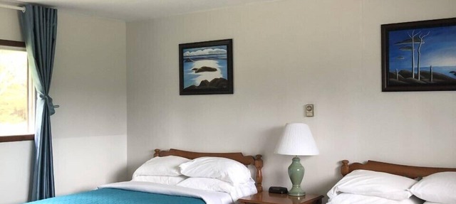 Coach House Motel 20 km East Terrace Bay