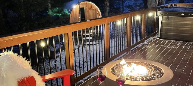 Cabernet Chalet*Private*Hot Tub* Sauna*Beach*Ski in/out*Fireplace*KB*Gameroom