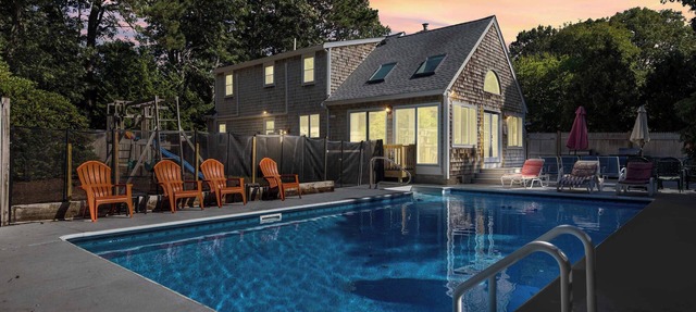 Cape Cod Escape w/Heated Pool & Firepit