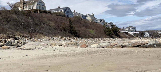 Cape Cod Studio with Kitchen. Very to close to beach! No bridge!