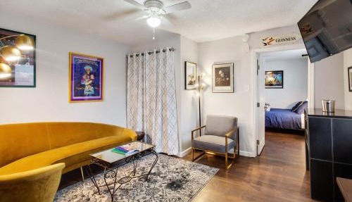 Captivating Conti Hideaway- Mid-City Perfection