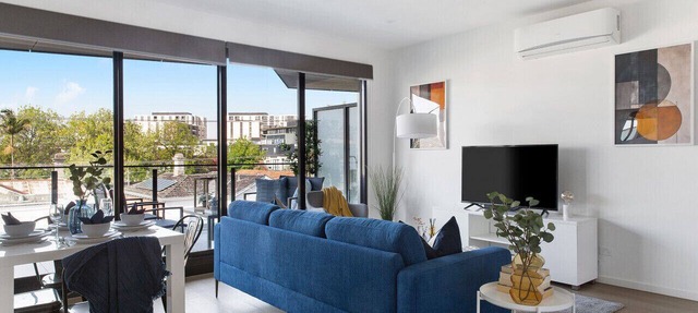 Caulfield Elegance: Chic Abode