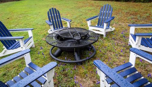 Cedar Creek Cottage Close to Downtown Traverse City Beaches and the TART Trail