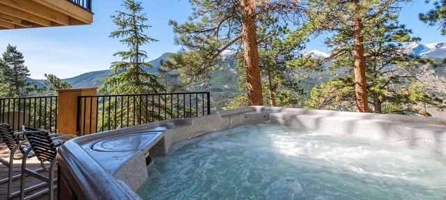 Cedar Lower Luxury Vacation At Windcliff 2 Bedroom Home by RedAwning