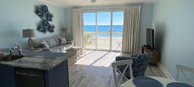 Celadon 207 beachfront 1 BR 2 BA Sleeps 6