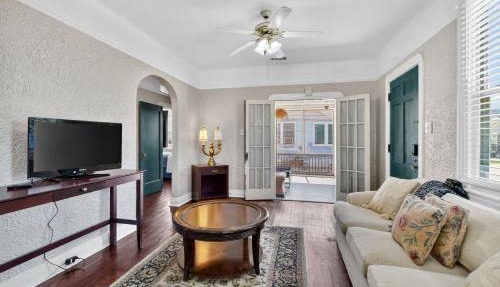 Center of NOLA Loft - walk to Ochsner