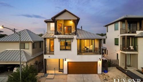 Central Austin Hotspot Walk to Fine Dining & Fun
