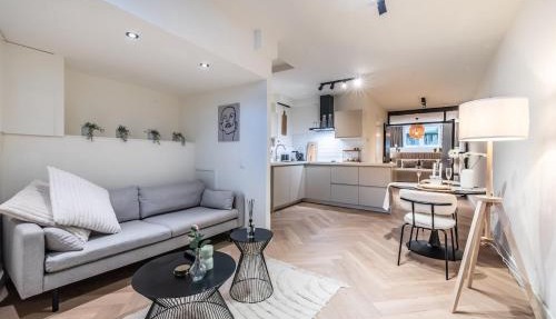 Central Luxury Apartment