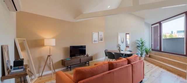 Central Superb Flat w/AC & Balcony by LovelyStay