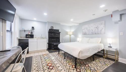 Centrally located Stay In Boston's Bay