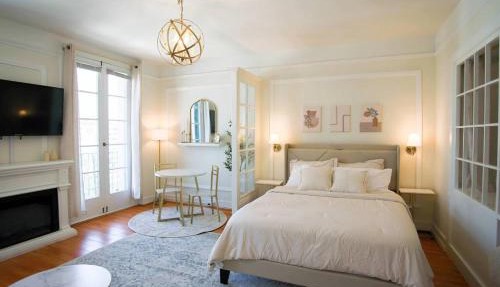 Chambre de Bonne in Downtown Long Beach