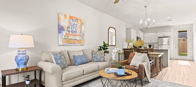 Charming 2-bedroom townhome in peaceful Watson 2 Bedroom 2.5 bath