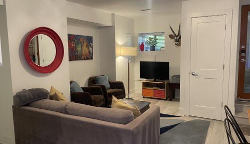 Charming 2BD1BA in Hip Area - Near Metro