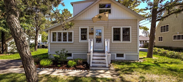 Charming 3-bedroom cottage in beautiful Camp Ellis, Saco, Maine.