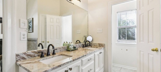 Charming 4-bedroom house with WiFi and AC in Denham Springs
