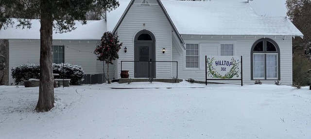 Charming 4-bedroom bed & breakfast in Marksville with AC, WiFi and full Kitchen.