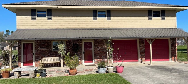 Charming 4BR home with many extras in a quiet neighborhood 30 min from downtown.