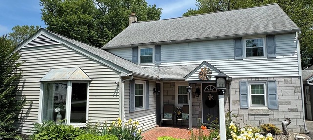 Charming Amish countryside farmhouse
