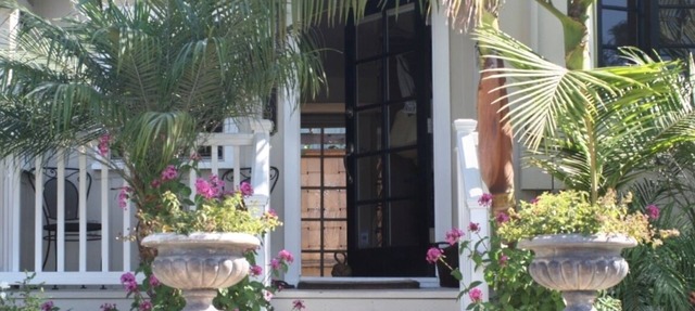 Charming Beach Bungalow in South Laguna Beach Village. Private Property Parking,