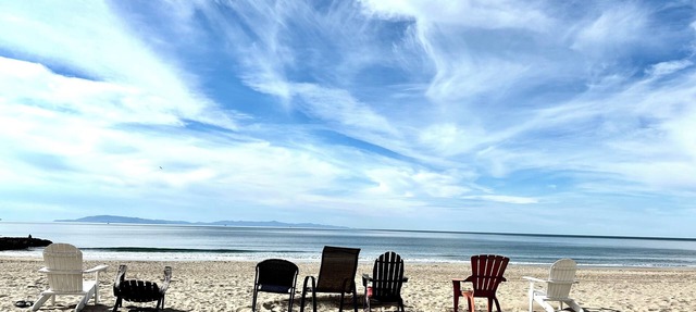 Charming Beach Loft 38 steps to Pierpont Beach, Ventura -Pet Friendly!