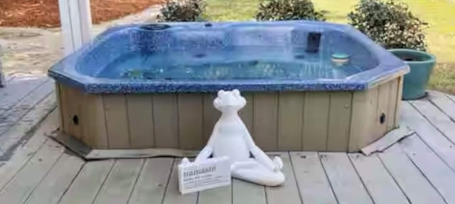 Charming, bungalow + hot tub in NODA district of Charlotte. 10 min f/uptown.