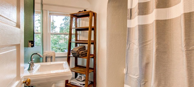 Charming Carriage House in Capital Hill