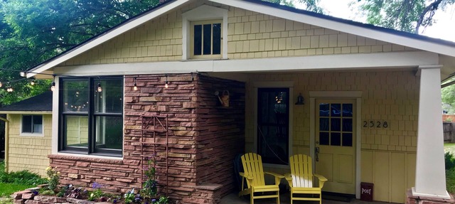 Charming Craftsman 2-bedroom bungalow, downtown but private