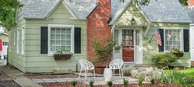 Charming Georgetown bungalow within walking distance to downtown & boat access
