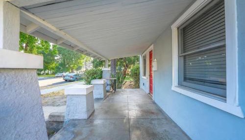 Charming Monrovia Bungalow Near Pasadena and LA