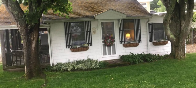 CHARMING ONE BEDROOM COTTAGE OVERLOOKS BROAD COVE IN ONSET