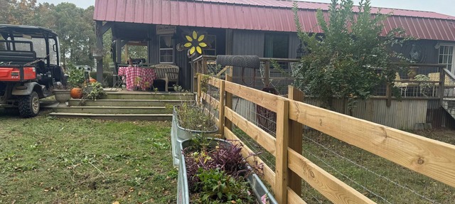 Charming pet friendly 2-bedroom cabin in lovely Monroe with WiFi, AC