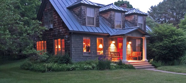 Charming, Private & Peaceful Waterfront Farmhouse, Studio and Camp