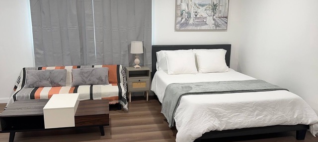 Charming studio in welcoming Glendora with AC, WiFi & full kitchen