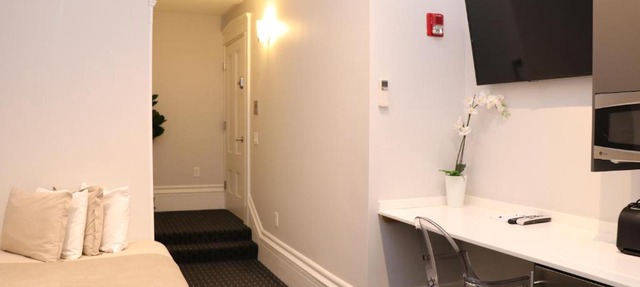 Charming & Stylish Studio on Beacon Hill #3