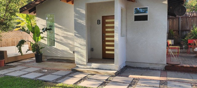 Charming 1-bedroom house in fabulous La Crescenta-Montrose with WiFi, AC