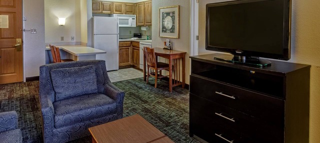 Cherry Creek Suite with Free Breakfast! Pool, Shared Hot Tub + Gym Access