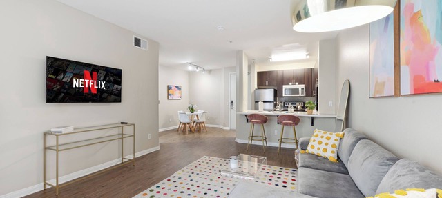 Chic 1-bedroom apt with pool, gym in Marina del Rey! Free parking!
