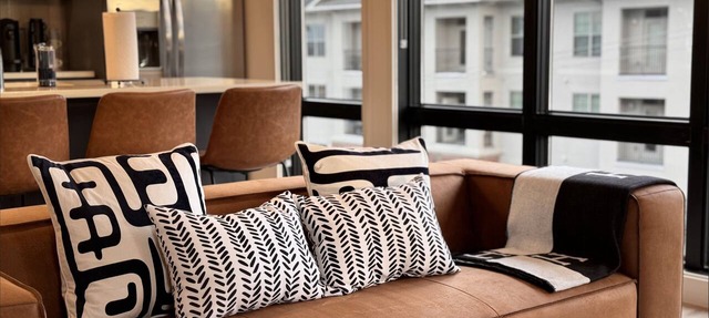 Chic 2-Bedroom Condo minutes from Centennial Park, Vanderbilt & Dining Hotspots