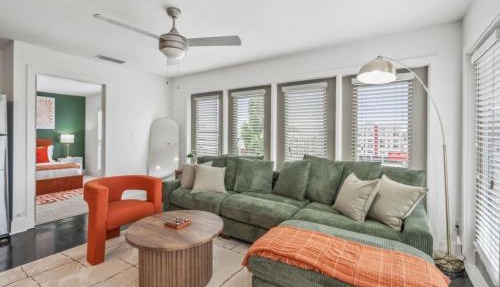 Chic 2BR King Bed Balcony Krog Market Steps to Beltline