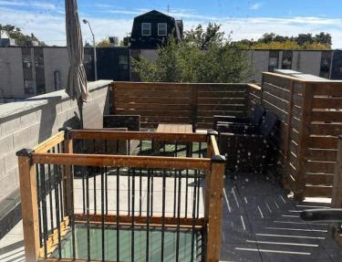 Chic 2BR Top Floor Retreat with Rooftop Near Subway