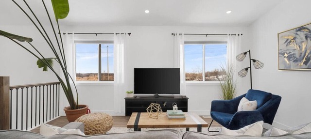 Chic & Comfortable Upper Suite w/Parking Near DTK