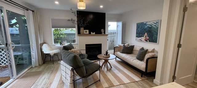Chic Laguna retreat! Steps to beach, designer-furnished, with ocean-view yard.